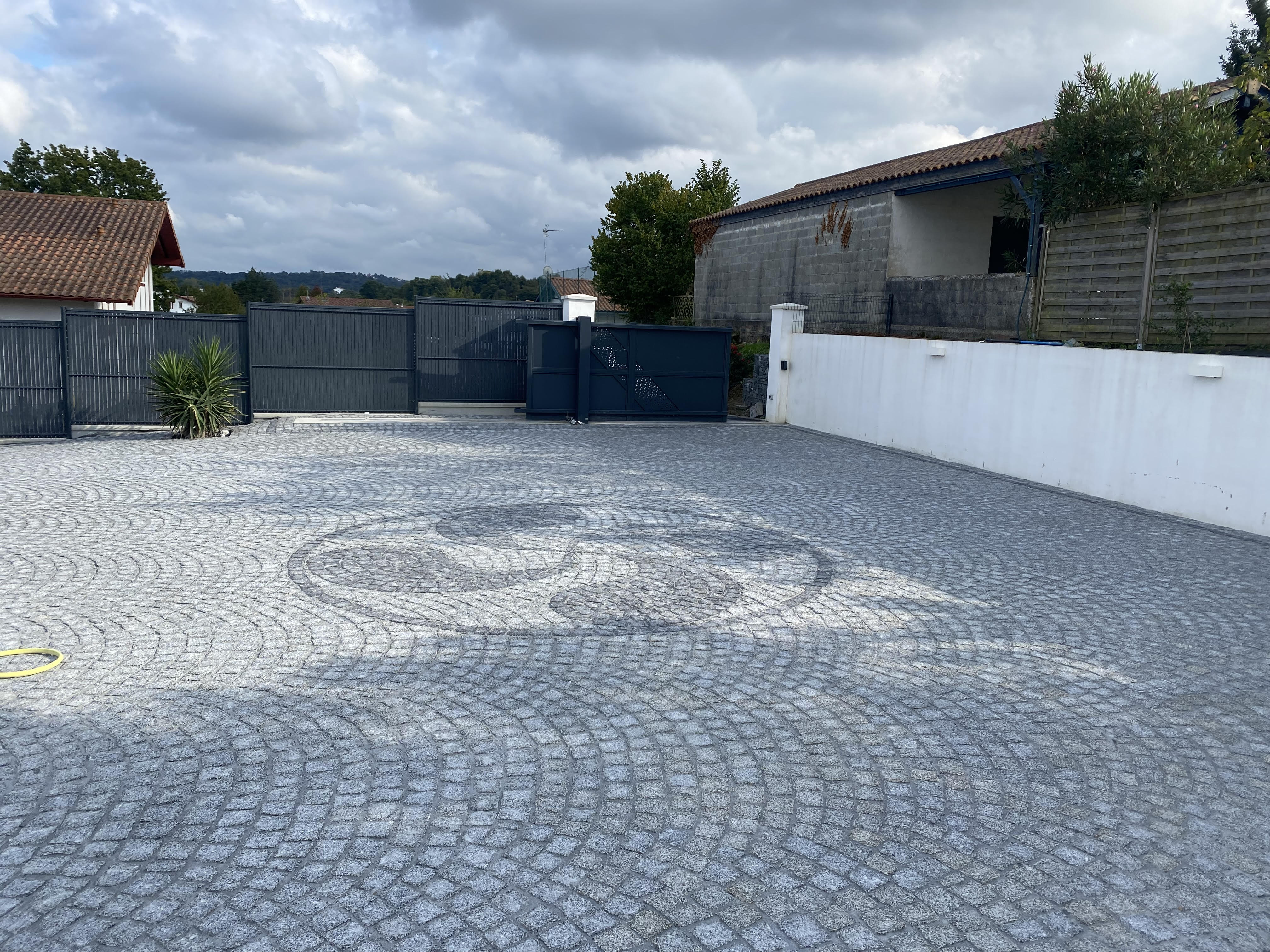 Allée pavée